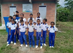 DONACIÓN DE UNIDAD SANITARIA AL COLEGIO  AGUA DULCES  DEL MUNICIPIO DE TURBOn(VEREDA AGUAS DULCES )