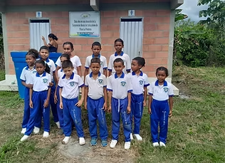 DONACIÓN DE UNIDAD SANITARIA AL COLEGIO  AGUA DULCES  DEL MUNICIPIO DE TURBOn(VEREDA AGUAS DULCES )